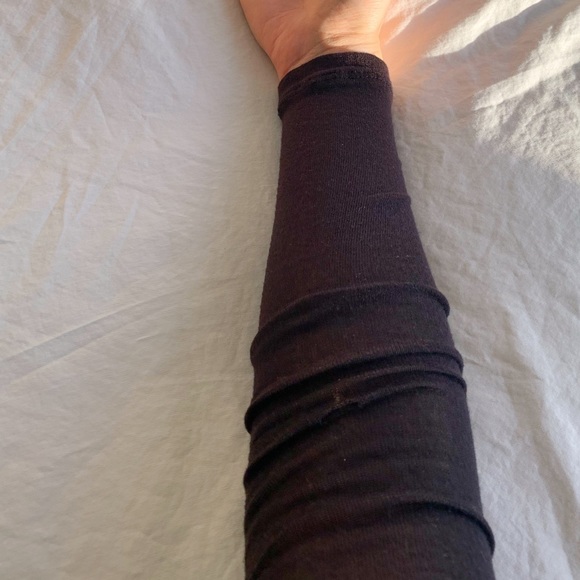 3/$20 GUESS Long-sleeve V-Neck Blouses - Picture 10 of 10